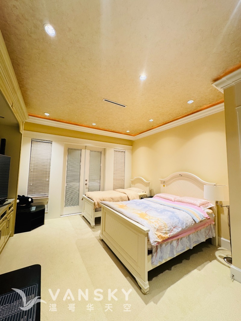 260706145919_first floor two beds  20m2 No washroom.jpg